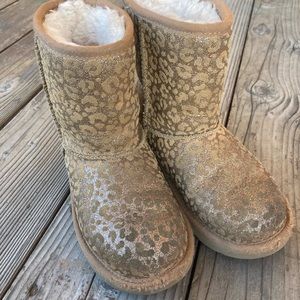 Ugg Classic girls boot leopard glitter
